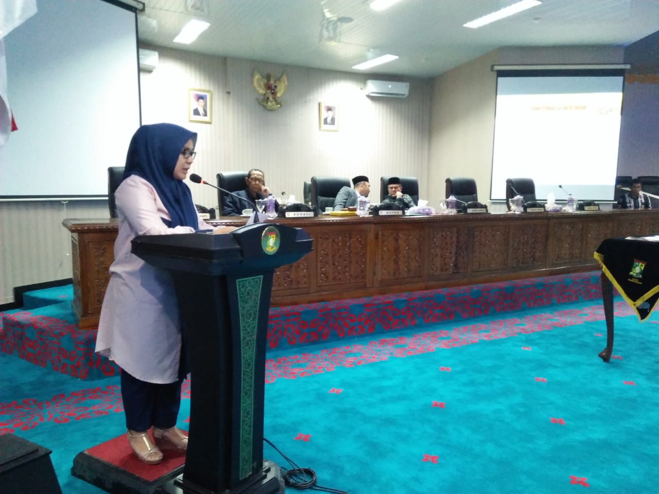 1542093963-RiauBertuah co-Triska Felly Juru Bicara Banggar Saat Membacakan Keputusan Banggar