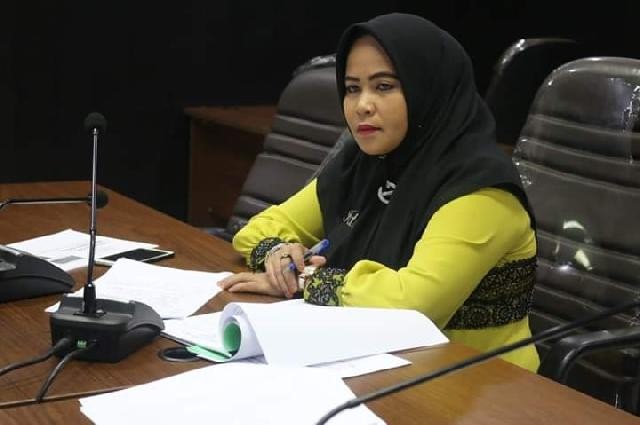 1564803709-RiauBertuah co-Ida Yulita Susanti selaku Ketua Pansus pimpin Rapat pansus Ranperda Penyediaan Sistim Air Minum
